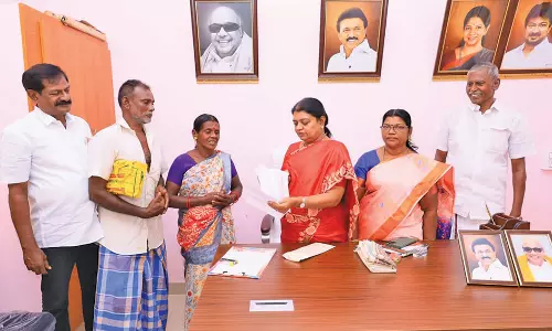 பொதுமக்களின் குறைகளை முழுமையாக தீர்த்து வைப்போம் - அமைச்சர் கீதாஜீவன் பேச்சு