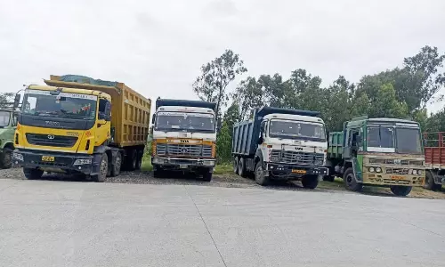 அதிக பாரம் ஏற்றிச்சென்ற 9 லாரிகள் பறிமுதல்