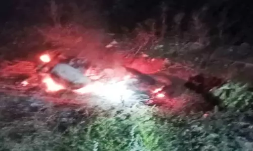 மது போதையில் பைக் சாகசம் செய்தவர் தீ விபத்தில் சிக்கி படுகாயம்