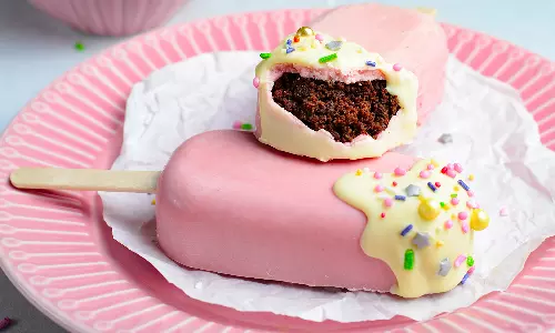 கடையில் வாங்க வேண்டாம்... வீட்டிலேயே செய்யலாம் கேக்சிக்கில்ஸ்...