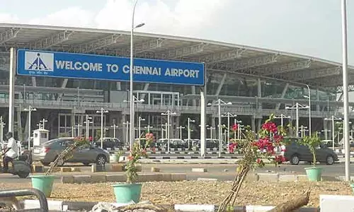 குவைத்தில் இருந்து வந்த சென்னை விமானத்தில் பயணி புகைபிடித்து ரகளை