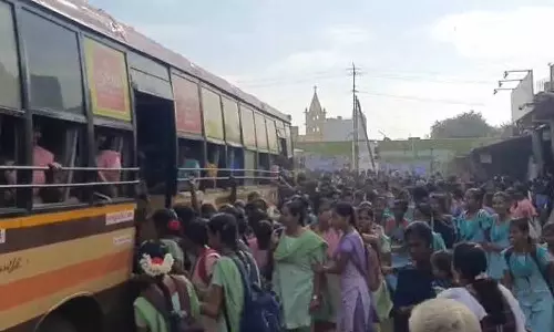 ஆறுமுத்தாம்பாளையம் பள்ளி மாணவர்களுக்காக பஸ் வசதி