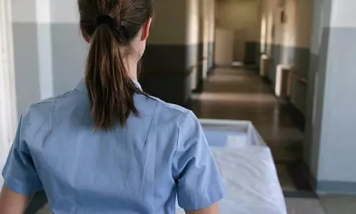 பிரிட்டனில் செவிலியரோடு நெருக்கமான உறவால் நோயாளி பலி: வேலையை இழந்த செவிலியர்