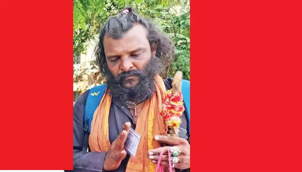 சாமியார் வேடத்தில் சுற்றித்திரிந்த பிரபல ரவுடி கைது சாமியார் வேடத்தில் சுற்றித்திரிந்த பிரபல ரவுடி கைது