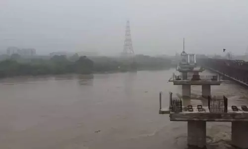 கனமழையால் யமுனை ஆற்றில் அபாய கட்டத்தை தாண்டிய நீர்மட்டம்: கரையோர மக்கள் வெளியேற்றம்