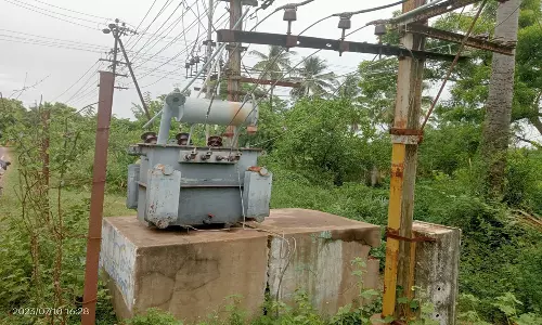 திருவெண்ணைநல்லூர் அருகே  2 மாதங்களாக செயல்படாத மின்மாற்றி: விவசாயிகள், பொதுமக்கள் அவதி