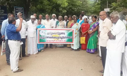 தருமபுரியில் சத்துணவு அங்கன்வாடி ஓய்வூதியர் சங்கத்தினர் ஆர்ப்பாட்டம்