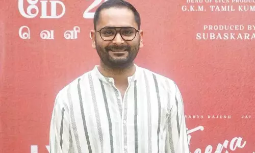 டென்பின் பவுலிங் போட்டி.. பரிசு வழங்கிய தீராக் காதல் பட இயக்குனர் ரோகின் வெங்கடேசன்