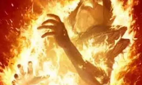 தீயணைப்பு அதிகாரி வீட்டில் விபத்து