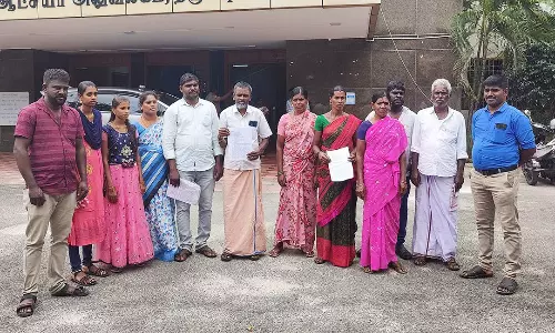 5 குடும்பங்களை ஊரை விட்டு ஒதுக்கி வைத்து வன்கொடுமை -புகார் மனு