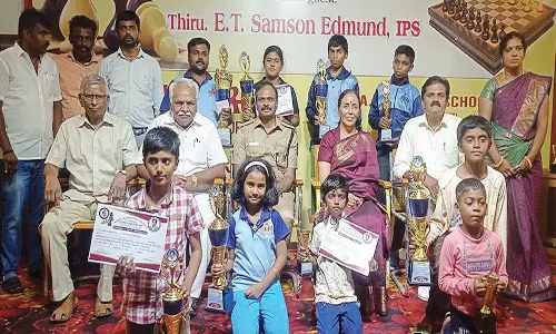 ஆலடி அருணா நர்சிங் கல்லூரியில் மாநில அளவிலான சதுரங்க போட்டி- வெற்றி பெற்றவர்களுக்கு எஸ்.பி. சாம்சன் பரிசு வழங்கினார்