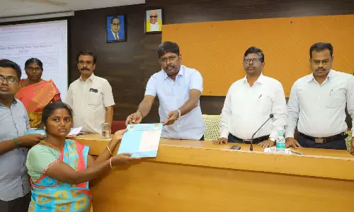 வாழ்ந்து காட்டுவோம் திட்டத்தின் கீழ் பயனாளிகளுக்கு கடன் உதவி