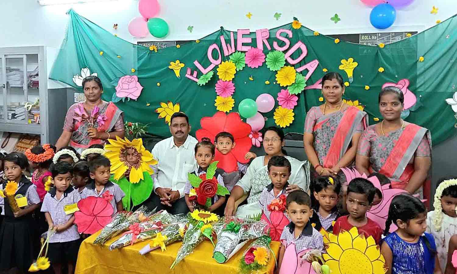 முத்து ரத்தின அரங்கம் மேல்நிலைப்பள்ளியில் பூக்கள் விழா கொண்டாட்டம்