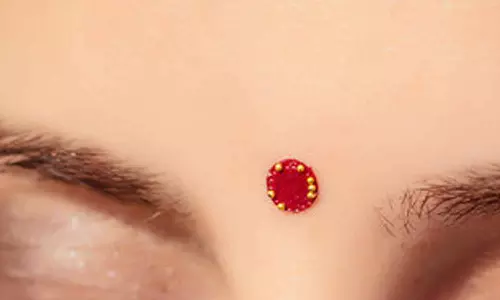 பொட்டு வைத்ததால் அடி, மாணவி தற்கொலை: ஆசிரியர் கைது