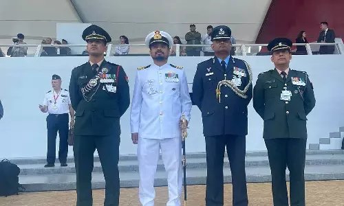 பிரான்சில் இந்திய முப்படையின் மூத்த அதிகாரிகள்