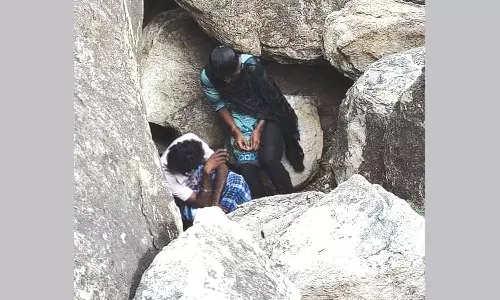 விராலிமலை முருகன் மலை கோவிலில் பாறை இடுக்குகளில் அத்துமீறும் காதல் ஜோடிகள்- பக்தர்கள் வேதனை