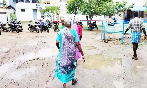 செங்கம் அரசு மருத்துவமனையில் தேங்கிய மழைநீரால் நோய் தொற்று பரவும் அபாயம்