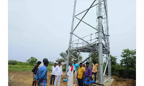 குடியிருப்பு பகுதியில் தனியார் 5-ஜி செல் போன் டவர் அமைக்க எதிர்ப்பு