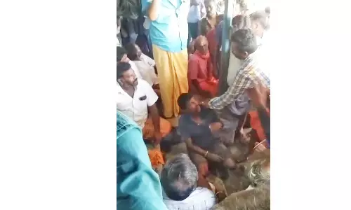 வடமதுைர அருகே கோவில் திருவிழாவில் திருடிய வாலிபருக்கு தர்ம அடி