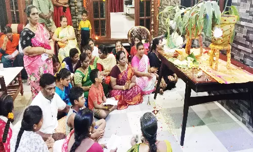 வீட்டில் பூத்த பிரம்ம கமலம் பூ