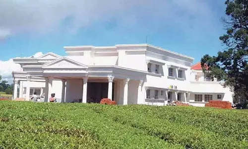 கொடநாடு வழக்கு- கைப்பற்றப்பட்ட 9 பொருட்கள் உதகை மாவட்ட அமர்வு நீதிமன்றத்தில் ஒப்படைப்பு