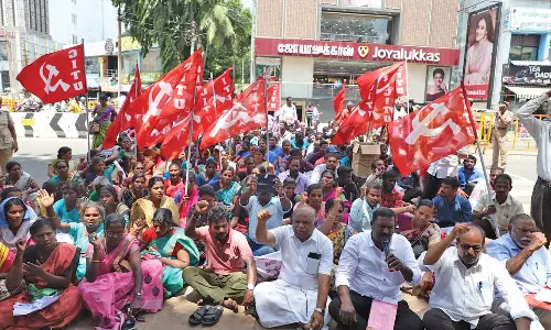 நாகர்கோவில் கலெக்டர் அலுவலகம் முன்பு - மார்க்சிஸ்ட் கம்யூனிஸ்டு கட்சியினர் மறியல்; 200 பேர் கைது