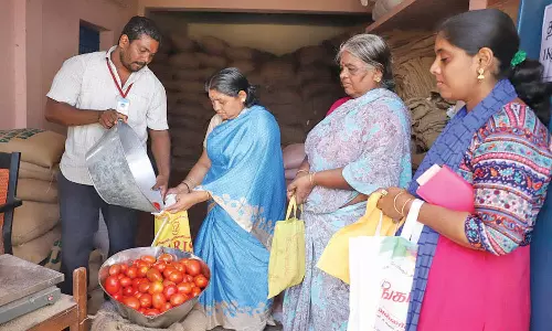 நாகர்கோவிலில் 5 ரேசன் கடைகளில் தக்காளி விற்பனை தொடக்கம்