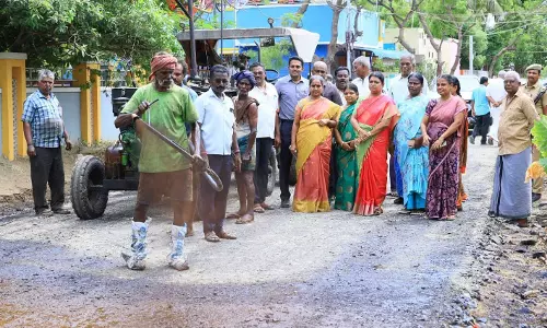 தூத்துக்குடியில் தார்சாலை அமைக்கும் பணி - அமைச்சர் கீதாஜீவன் ஆய்வு