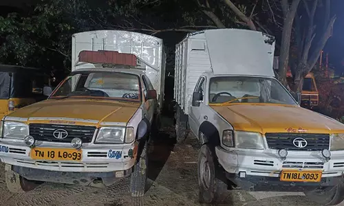 மணலி புதுநகரில் ஒரே பதிவு எண்ணுடன் ரேசன் அரிசி கடத்திய 2 வேன்கள் பறிமுதல்