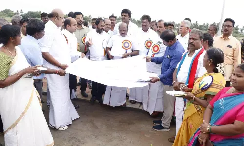 தஞ்சை சமுத்திரம் ஏரிக்கரையில் சட்டப்பேரவை மனுக்கள் குழுவினர் ஆய்வு