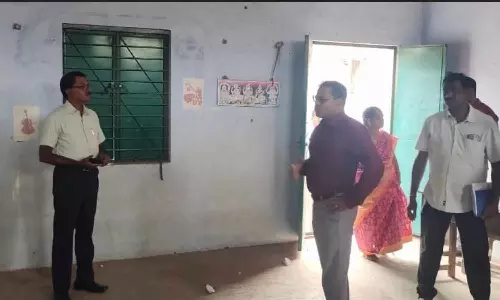 பல்லடத்தில் மகளிர் மையங்கள் குறித்து மாவட்ட வருவாய் அலுவலர் ஆய்வு