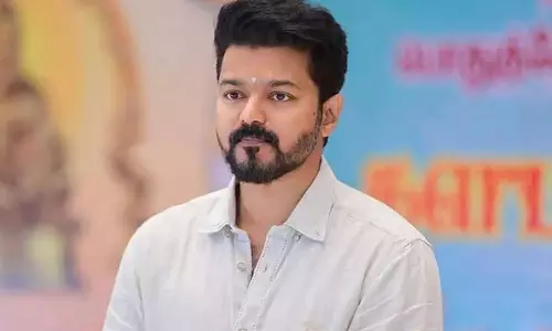 2-வது நாளாக நிர்வாகிகளுடன் ஆலோசனை நடத்தும் விஜய்