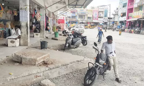 பாலக்கோடு பஸ் நிலைய சீரமைப்பு பணிகளை விரைந்து முடிக்க வேண்டும்