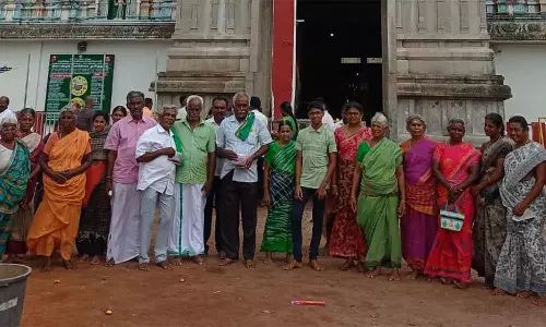 கீழ்பவானி வாய்க்காலில் பக்கவாட்டு கான்கிரீட்தளம் அமைக்க எதிர்ப்பு- மாசாணி அம்மனுக்கு அபிஷேகம் செய்து விவசாயிகள் போராட்டம்