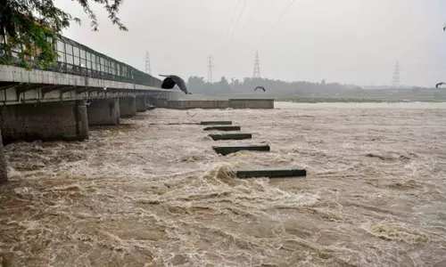 அரியானாவில் யமுனை ஆற்றின் அருகே வசித்த 90 பேர் பாதுகாப்பான இடங்களுக்கு வெளியேற்றம்
