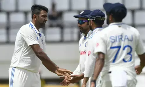 சர்வதேச கிரிக்கெட்டில் 700 விக்கெட் வீழ்த்தி அஸ்வின் சாதனை