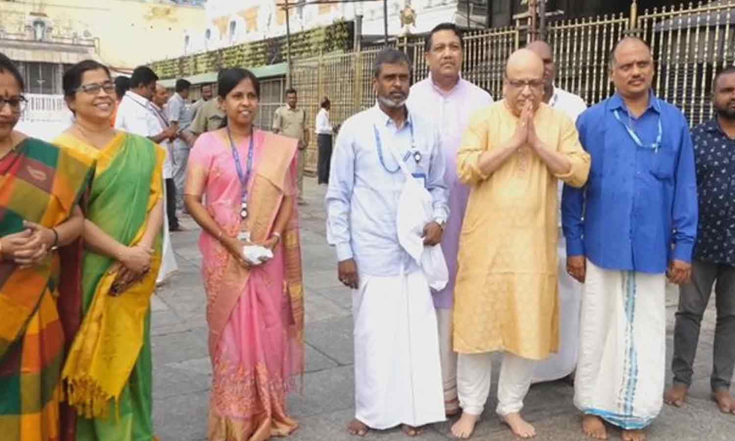 திருப்பதி ஏழுமலையான் சன்னதியில் சந்திராயன்-3 மாதிரியை வைத்து இஸ்ரோ விஞ்ஞானிகள் வழிபாடு