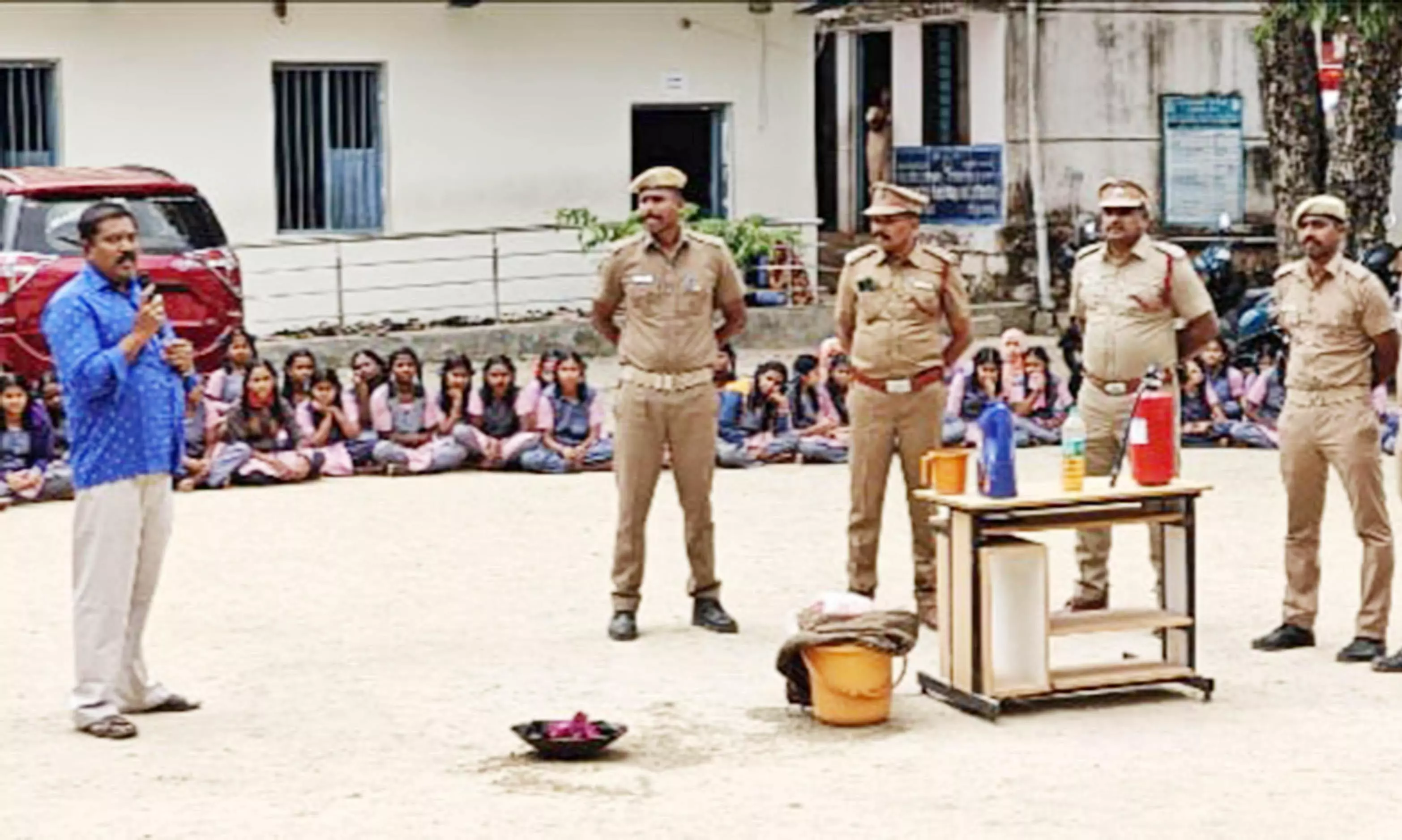 தீ விபத்து தடுப்பு குறித்து விழிப்புணர்வு தீ விபத்து தடுப்பு குறித்து விழிப்புணர்வு