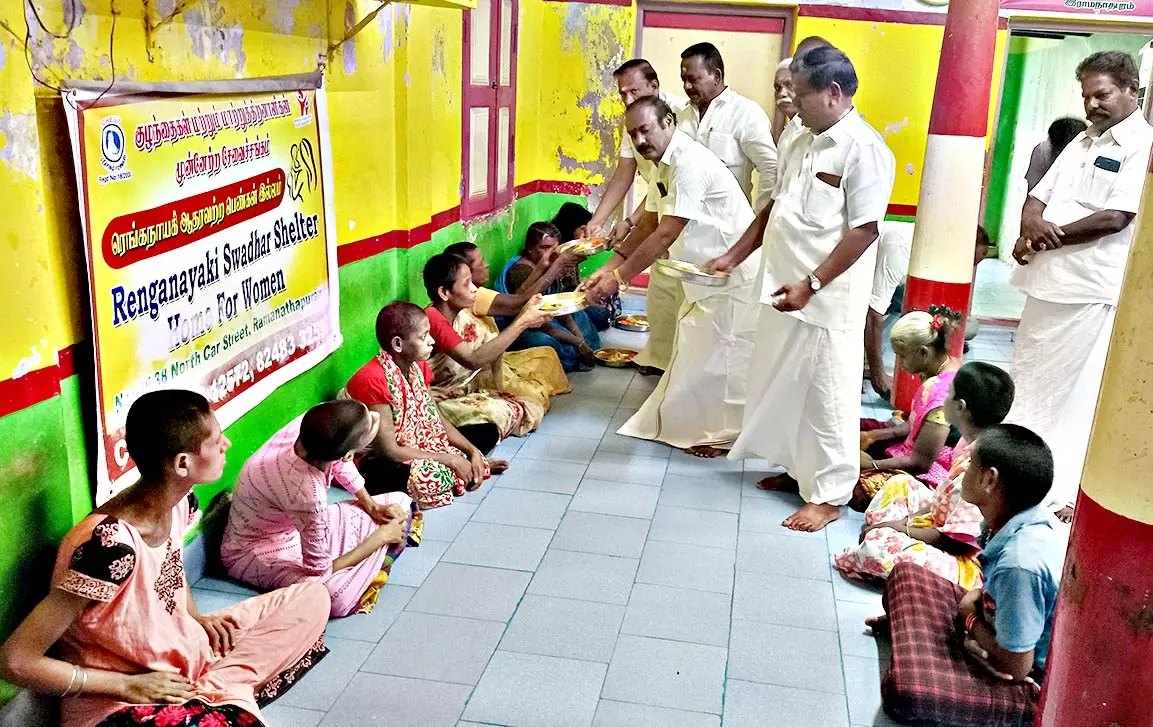 காங்கிரஸ் கமிட்டி சார்பில் திருநாவுக்கரசர் பிறந்தநாள் விழா காங்கிரஸ் கமிட்டி சார்பில் திருநாவுக்கரசர் பிறந்தநாள் விழா