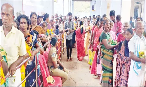 குரங்கணி முத்துமாலை அம்மன் கோவில் கொடை விழா:  திரளான பக்தர்கள் சாமி தரிசனம்