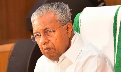 இறந்த ஊழியரை சார்ந்தவரை புறக்கணித்தால் அரசு ஊழியரின் சம்பளத்தில் 25 சதவீதம் பிடித்தம் செய்யப்படும்- பினராயி விஜயன்