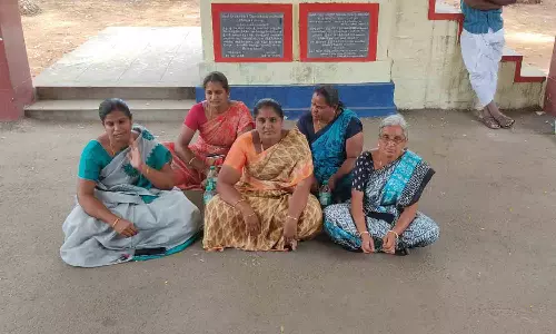 உடுமலை ஒன்றிய அலுவலகத்தில் ஊராட்சி தலைவர்கள் தர்ணா