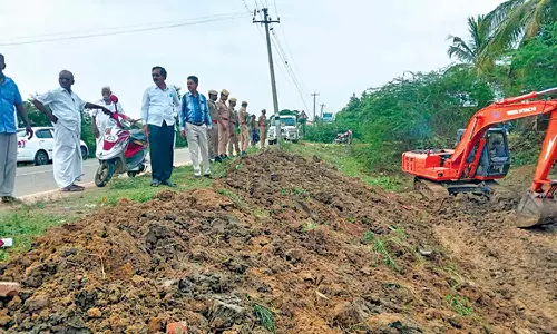 நாச்சிகுளம் வடிகால் வெட்டும் பணியை அதிகாரி ஆய்வு