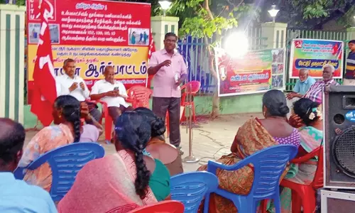 மேட்டூரில் உள்ளாட்சித் துறை ஊழியர் சங்கம் ஆர்ப்பாட்டம்