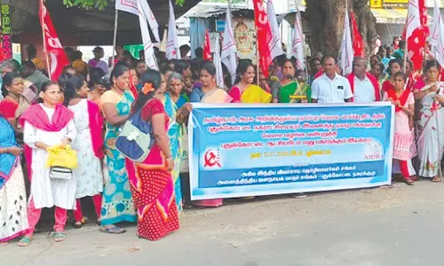 புதுக்கோட்டையில் மனு கொடுக்கும் போராட்டம்