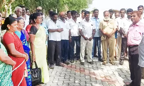 தனியார் பள்ளி பஸ் டிரைவர், உதவியாளருக்கு எச்சரிக்கை
