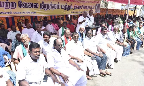ஈரோட்டில் சுமைதூக்கும் தொழிலாளர்கள் கால வரையற்ற வேலை நிறுத்தம்