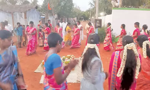 சாத்தான்குளம் அருகே மழை வேண்டி கிராம மக்கள் நூதன வழிபாடு