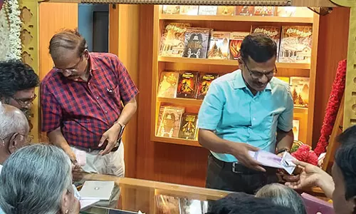 குலசேகரன்பட்டினம் முத்தாரம்மன் கோவிலில் ஆன்மிக புத்தக விற்பனை நிலையம் திறப்பு