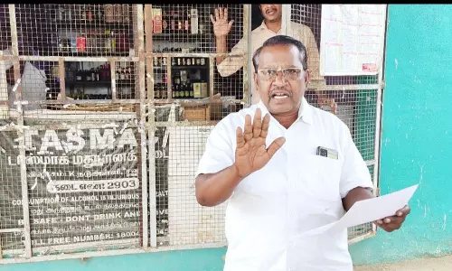 தருமபுரி பார் உரிமையாளர்களுக்கும், விற்பனையாளர்களுக்கும் ஏற்பட்ட வாக்குவாதத்தால் பரபரப்பு